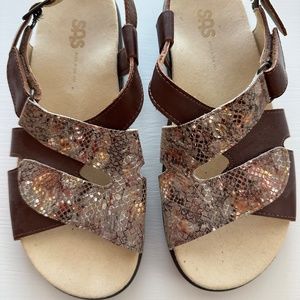 SAS sandals, Size 9M, reptile skin print